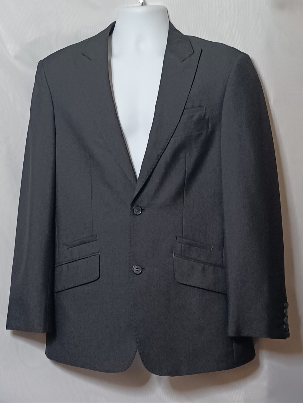English Laundry Men's Navy Blue Two-Button Suit Jacket. Size R38